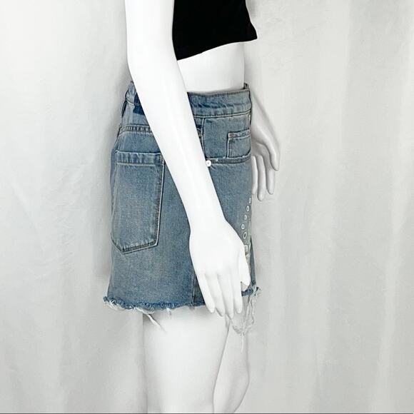 Chelsea & Violet Gaj Lt Blue White Floral Embroidery Frayed Jean Shorts Sz31 NWT - Picture 14 of 16